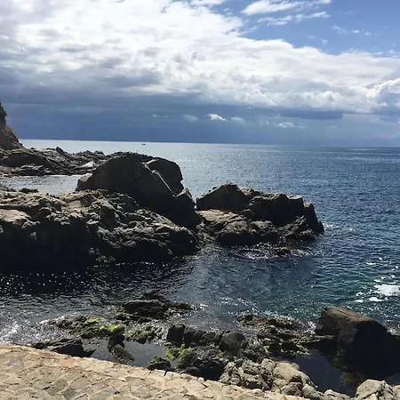 Seahomes Vacations - Seafront Fenals With Pkg Apartamento Lloret de Mar
