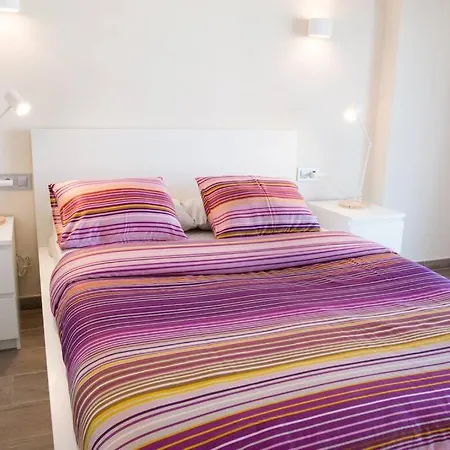 Apartment Seahomes Vacations - Seafront Fenals With Pkg *